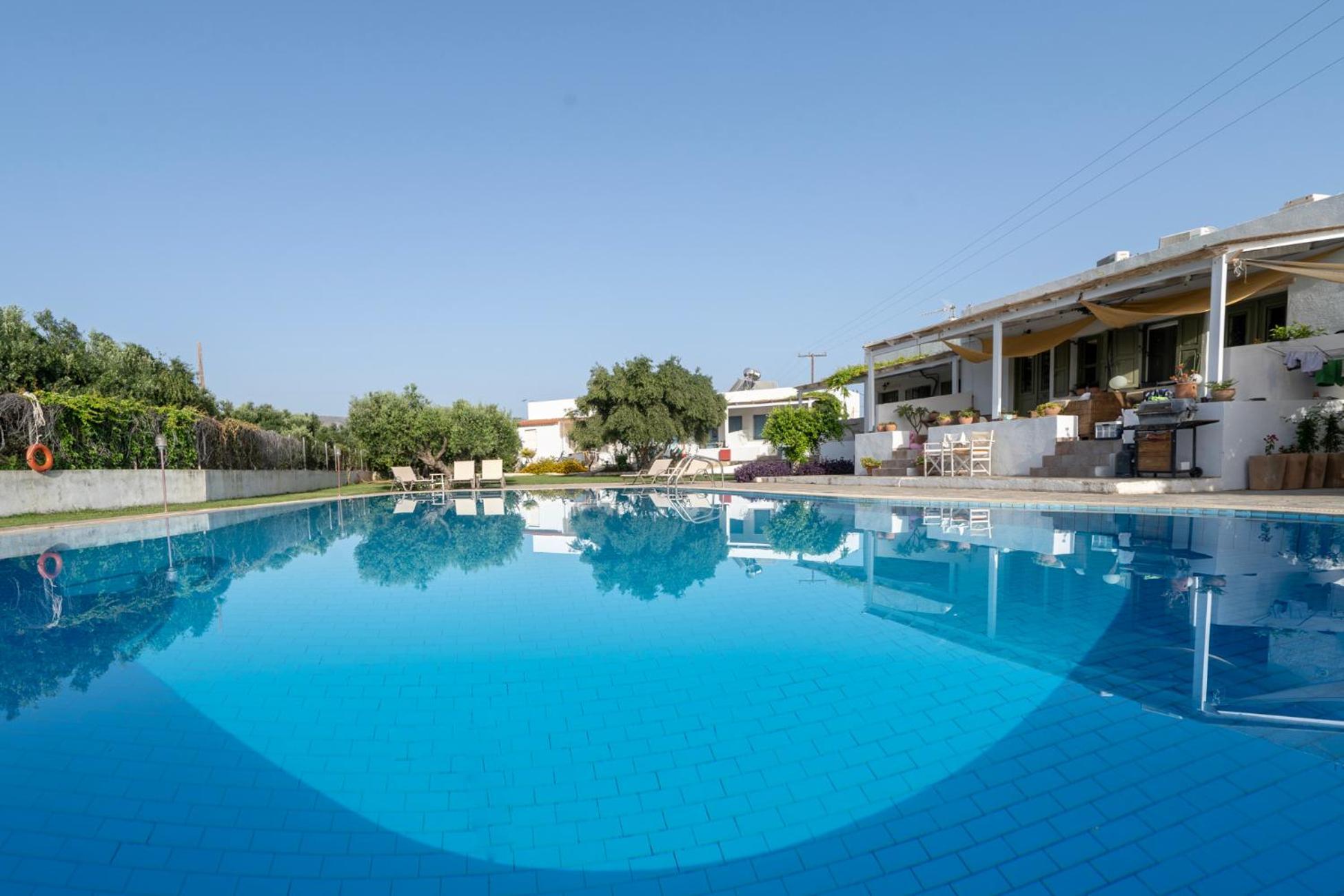 פלקסטרון Aeolus Pool Apts מראה חיצוני תמונה